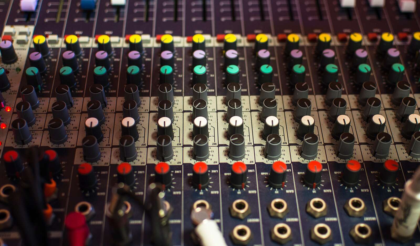 Mixing desk for PA equipment